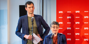 Das Bild zeigt die ziemlich sicher künftigen SPD-Chef:innen Martin Hikel und Nicola Böcker-Giannini