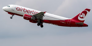 Ein Flugzeug von "Air Berlin" startet am 16.08.2017 in Düsseldorf (Nordrhein-Westfalen) auf dem Flughafen.