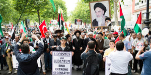 Teilnehmer einer Al-Quds-Demo