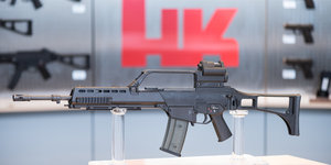 Ein G36-Gewehr von Heckler&Koch ist ausgestellt