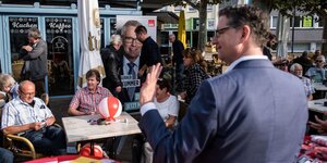 Thorsten Schäfer-Gümbel winkt Thorsten Schäfer-Gümbel winkt