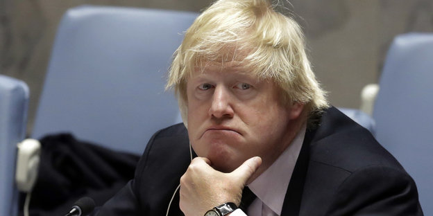 Boris Johnson mit ratlosem Gesichtsausdruck und zerzausten Haaren
