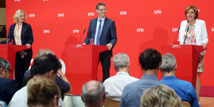 Schwesig, Schäfer-Gümbel und Dreyer bei Pressekonferenz