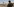 Ein US-Soldat steht mit dem Rücken zur Kamera in der Wüste in Afghanistan. Er beobachtet einen Hubschrauber, der gerade landet