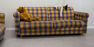Sofa mit Teddy und stoffhund