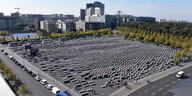 Blick auf das Stelenfeld vom Denkmal für die ermordeten Juden Europas in Berlin-Mitte.