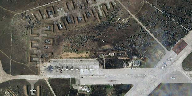 Die Satellitenaufnahme eines Luftstützpunktes auf der Krim.