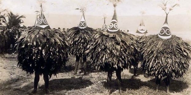 Duk-Duk-Tänzer mit Kostümen in Neuguine