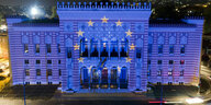 Die EU-Fahne auf ein Gebäude projeziert