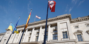 Das Foto zeigt die Fassade des Abgeordnetenhauss von Berlin