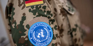 Das Schulterpatch der MINUSMA Mission der Vereinten Nationen UN an einem Bundeswehr Soldaten im Bundeswehr Feldlager Camp Castor