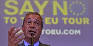 Nigel Farage vor einem Anti-EU-Banner