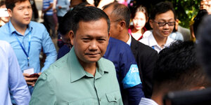 Hun Manet, designierter Premierminister in Kambodscha zwischen anderen Menschen
