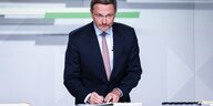 Christian Lindner unterschreibt den Koalitionsvertrag der Ampel