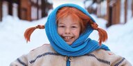 Inger Nilsson als Pipi Langstrumpf mit roten Zöpfen und blauem Schal