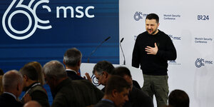 Selenski hält eine Rede auf der Münchner Sicherheitskonferenz