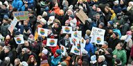 Demonstrierende bei einer Bremer Demo gegen die AfD im Januar