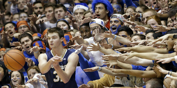 March Madness: Basketballfans der Duke University gehen steil.