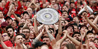 Fans von Bayer Leverkusen in ihrem Stadion