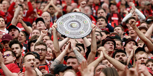Fans von Bayer Leverkusen in ihrem Stadion