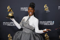 Frau gewinnt Grammy: Rapperin Doechii hat die Hosen an