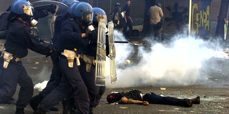 Der bei den Protesten erschossene Carlo Giuliani.  Bild:  reuters