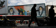 Wandgemälde mit iranischem Präsident und Revolutionsführer