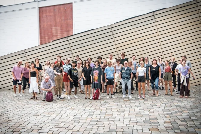 Gruppenbild der Teilnehmer*innen des taz Panter Workshops Sommercamp anlässlich der Bundestagswahlen 2021