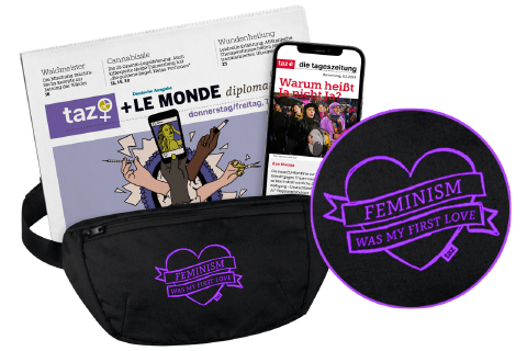Packshot einer lila eingefärbten taz (sogenannte Frauentaz) neben Handy mit taz App und Bauchtasche mit Aufschrift: Feminism was my first love.