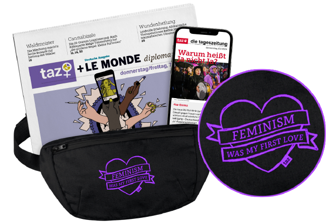 Packshot einer lila eingefärbten taz (sogenannte Frauentaz) neben Handy mit taz App und Bauchtasche mit Aufschrift: Feminism was my first love.