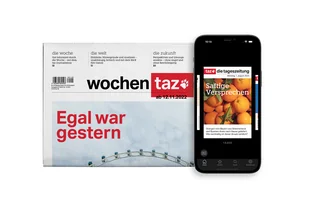 Foto einer wochentaz-Ausgabe auf dessen Titel steht "Egal war gestern", sowie eine iPhones auf dessen Screen der Titel einer taz-Ausgabe zu sehen ist