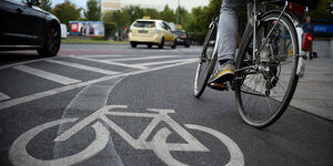 Radweg an einem Kreisverkehr