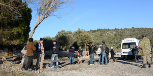 Eine Gruppe von Geflüchteten in Assos