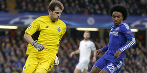 Iker Casillas und Willian vom FC Chelsea