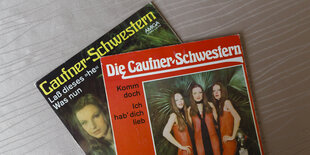 Zwei Singles der Caufner-Schwestern