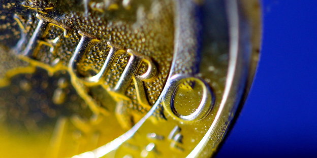 Ausschnitt einer Euromünze mit dem Schriftzug „Europa“