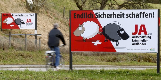 Plakate werben für ein Ja zur Abschiebung Plakate werben für ein Ja zur Abschiebung