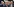 Ein Mann mit Brille schaut in die Kamera