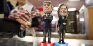 Spielfiguren von Hillary Clinton und Donald Trump