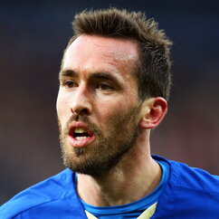 Mann mit Dreitagebart, es ist der Fußballspieler Christian Fuchs