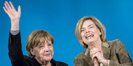Angela Merkel winkt, Julia Klöckner lacht