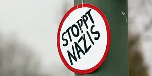 Plakat gegen Nazis