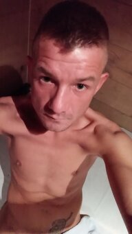 Marek ist oberkörperfrei Marek ist oberkörperfrei