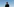Ein Mann mit dunklen Haaren und schwarzem Mantel steht vor einem blauen Himmel.