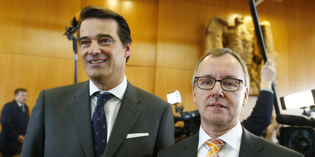 Vattenfall-Chef Pieter Wasmuth und RWE-Chef Matthias Hartung im Sitzungssaal des Bundesverfassungsgerichts