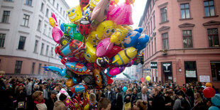 Viele Menschen beim Myfest in der Oranienstraße 2015