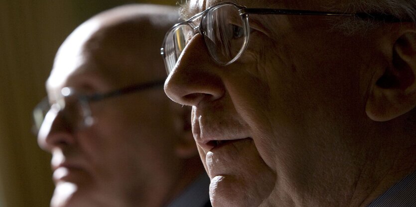 Ein Mann mit Brille im Profil fotografiert. Es ist Lothar Späth