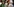 ein Mann in Uniform und ein Baseballspieler