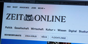 Foto der Internetseite von "Zeit Online", mit Logo und Navigationsmenü