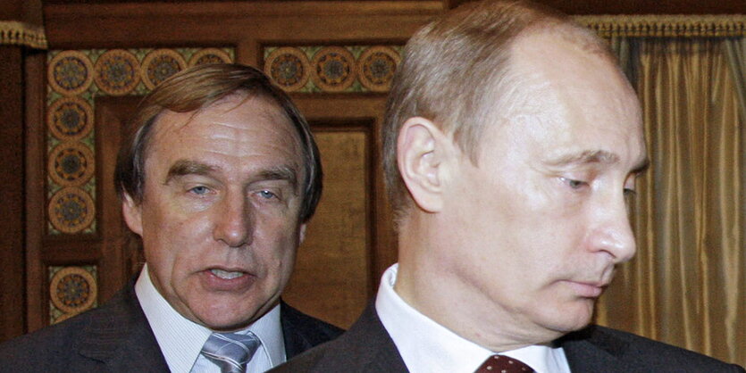 Cellist Sergej Roldugin mit Russlands Präsident Wladimir Putin im Jahr 2009.